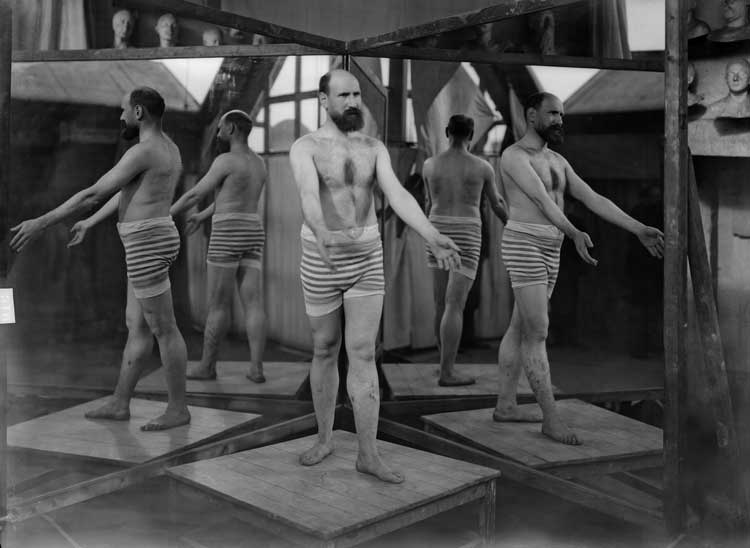 Operator Arxiu Mas. Photograph of work for the decoration of the Sagrada Família, 1905, Barcelona. Institut Amatller d'Art Hispànic.
