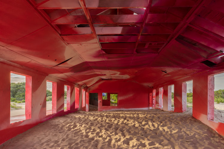 Katharina Grosse, Rockaway, 2016. MoMA PS1’s Rockaway! series, New York, USA. Acrylic on wall, ground and various objects, 600 x 1,500 x 3,500 cm. Photo: Pablo Enriquez; Courtesy of MoMA PS1. © 2020 Katharina Grosse and VG Bild-Kunst, Bonn.