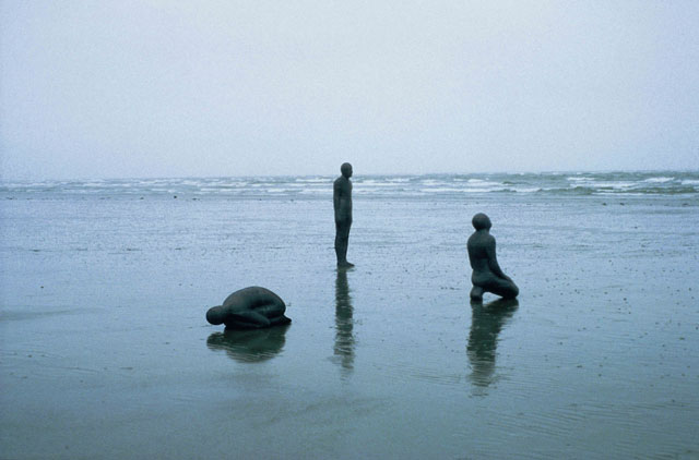 Antony Gormley. LAND SEA AND AIR II, 1982.Lead and fibreglass. Land (crouching), 45 x 103 x 50 cm; Sea (standing), 191 x 50 x 32 cm; Air (kneeling), 118 x 69 x 52 cm. © the artist.