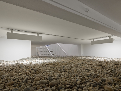Ryan Gander. Never Enough, 2015. Pebbles. Dimensions variable. © Ryan Gander; Courtesy Lisson Gallery, London.