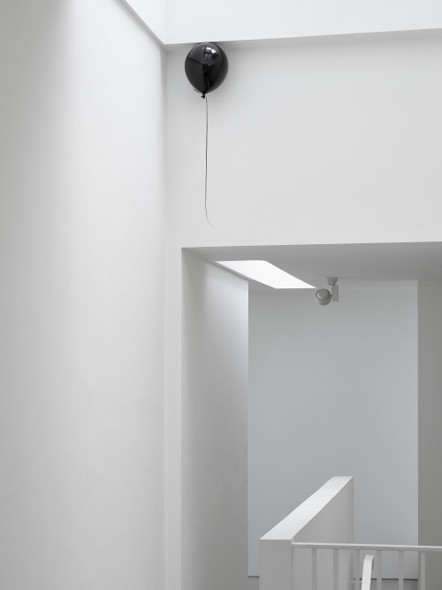 Ryan Gander. Two Hundred and Sixty Five Degrees Below Every Kind of Zero 2015. Fibreglass. 36 x 26 cm. © Ryan Gander; Courtesy Lisson Gallery, London.