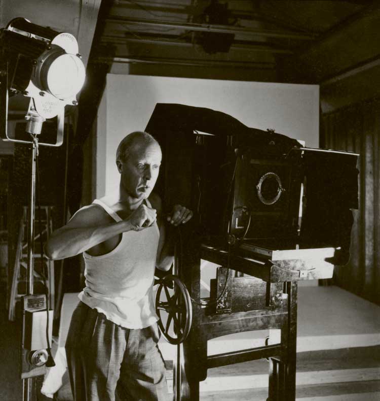 Roger Schall, portrait of George Hoyningen-Huene, Paris, 1937. Photo: Roger Schall © Collection Schall.