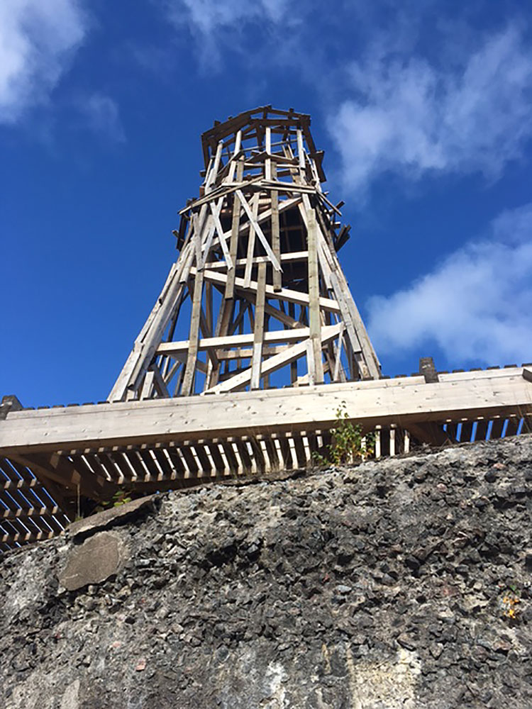 Tadashi Kawamata, Vallisaari Lighthouse, 2021. Photo: Veronica Simpson.
