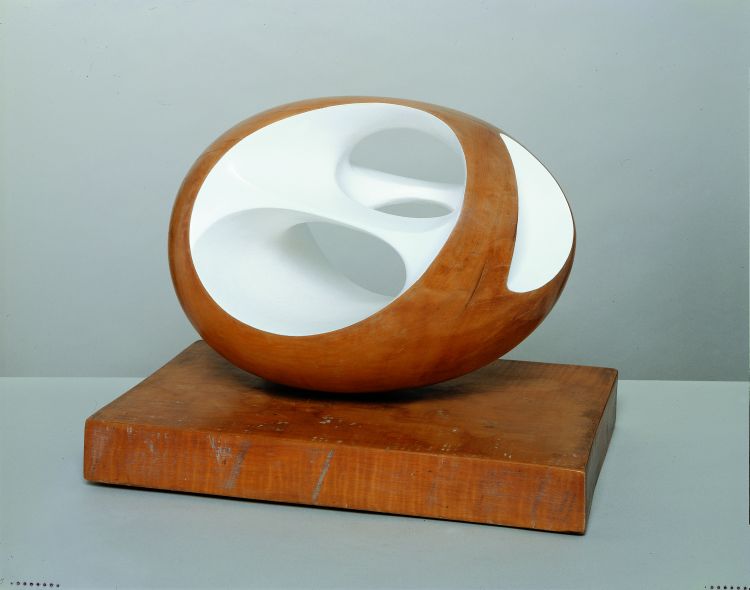 Barbara Hepworth. Oval Sculpture, 1943. Courtesy of the Pier Arts Centre. © Bowness, Hepworth Estate. Photograph: David Lambert/Rod Tidnam