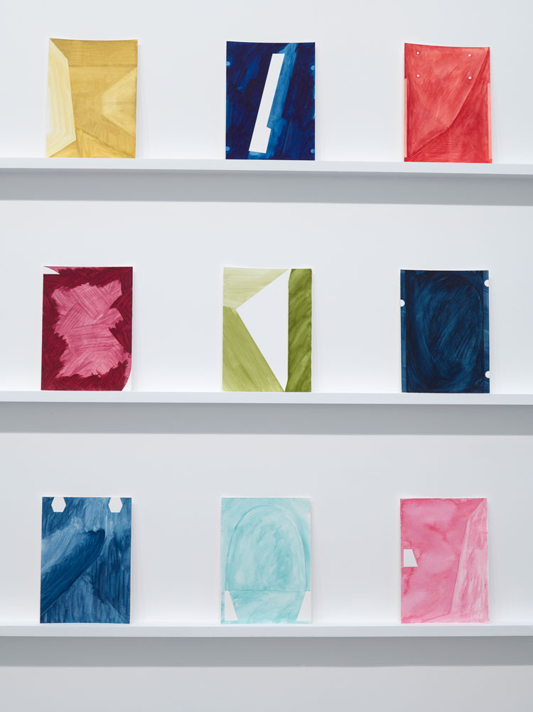 Installation view, Robert Holyhead, Galerie Max Hetzler, Paris, 2016. Photo: def_image. Courtesy of the artist and Galerie Max Hetz-ler, Berlin | Paris | London.