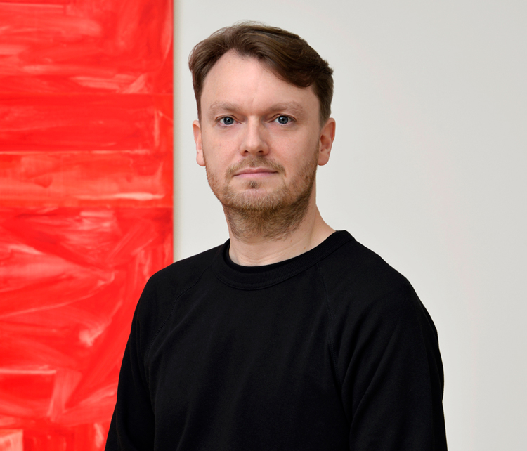 Robert Holyhead, 2019. Photo: Andrew Smart, AC Cooper Ltd. Courtesy of the artist, and Galerie Max Hetzler, Berlin | Paris | London.