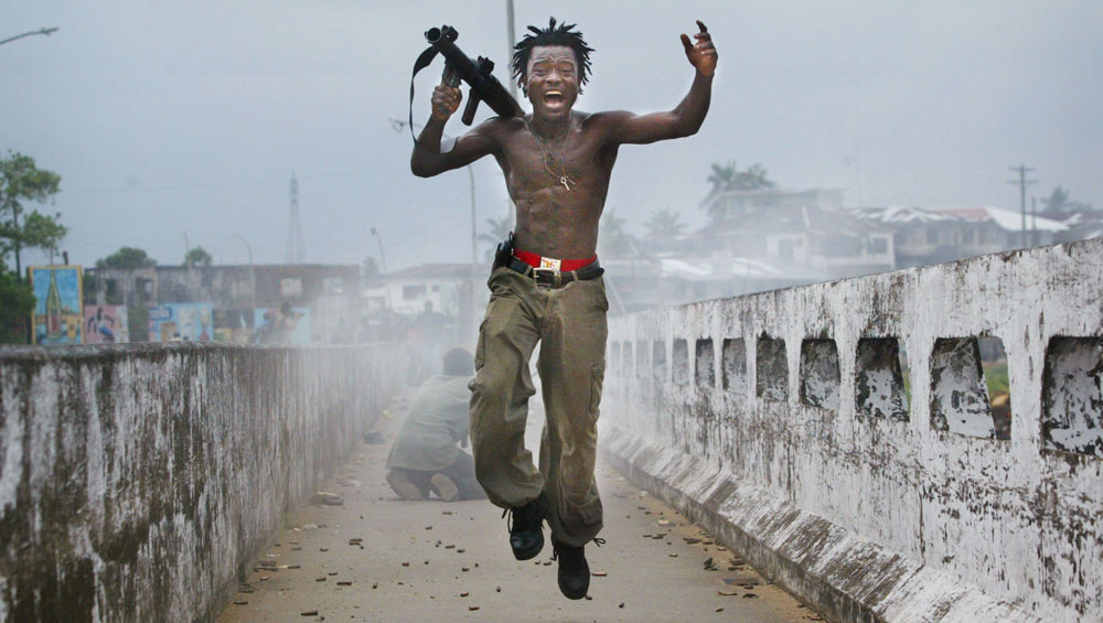 Chris Hondros. Photograph of Joseph Duo (2003), the commander of a band of child soldiers in the army of the then Liberian president, Charles Taylor. Courtesy Sunshine Sachs/Getty Images.