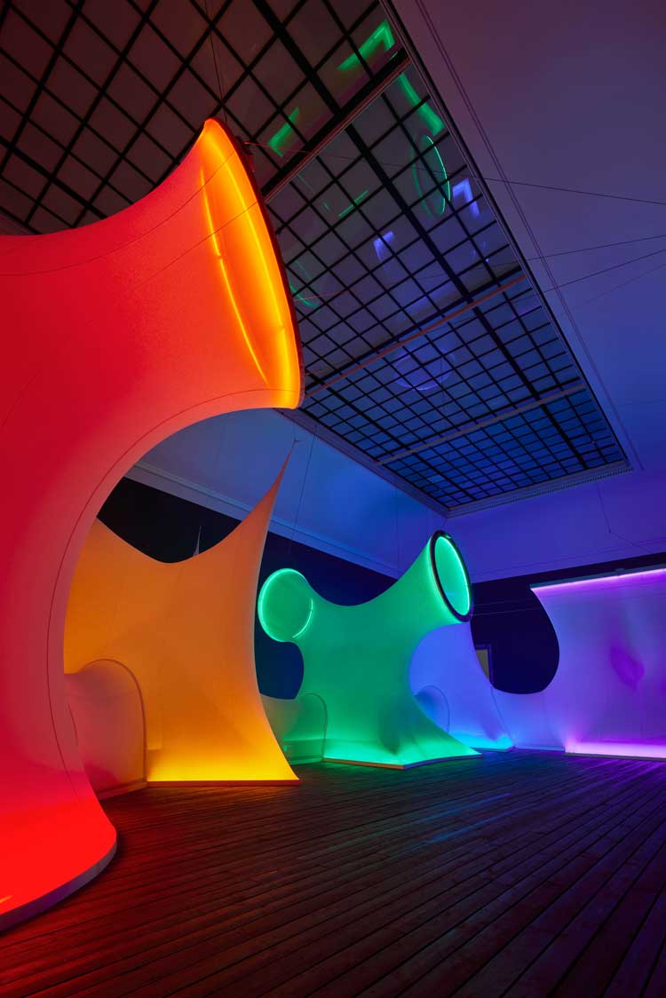 Aleksandra Kasuba, Spectral Passage, 1975. Mixed media: wood structure, neon tubes, nylon fabric, sound, 2370 x 1340 x 550 cm. Installation view Haus der Kunst, 2023. Photo: Agostino Osio.