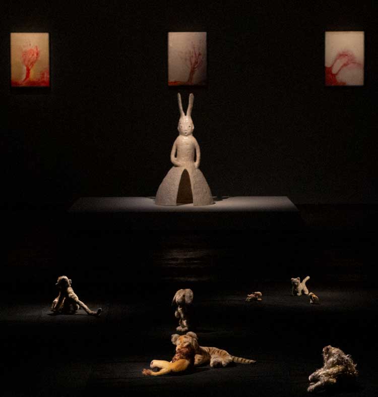 Background: Usagi, 2022. Terracotta, glazed, 121 x 58 x 58 cm approx. Paintings: Red Tree, 2013. Tempera on jute, 70 x 50 cm. Installation view of the second Silk Room exhibition, Leiko Ikemura: When Animals Become Art at The Feuerle Collection. Photo: Wai Kung, Courtesy the artist. © Leiko Ikemura and The Feuerle Collection.