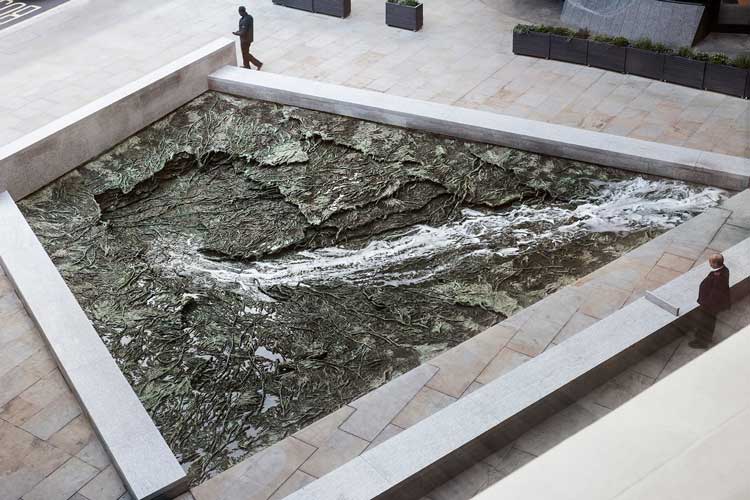 Cristina Iglesias. Forgotten Streams, 2017, Bloomberg’s European Headquarters, London. Bronze, stone, hydraulical mechanism and water. Photo: Thierry Bal.