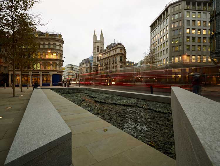 Cristina Iglesias. Forgotten Streams, 2017, Bloomberg’s European Headquarters, London. Bronze, stone, hydraulical mechanism and water. Photo: Thierry Bal.