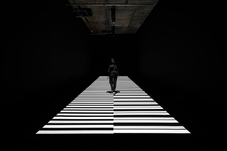 Ryoji Ikeda, Test pattern [n°12] (extended versions), 2017/2020. © Jack Hems, 180 The Strand, 2021.