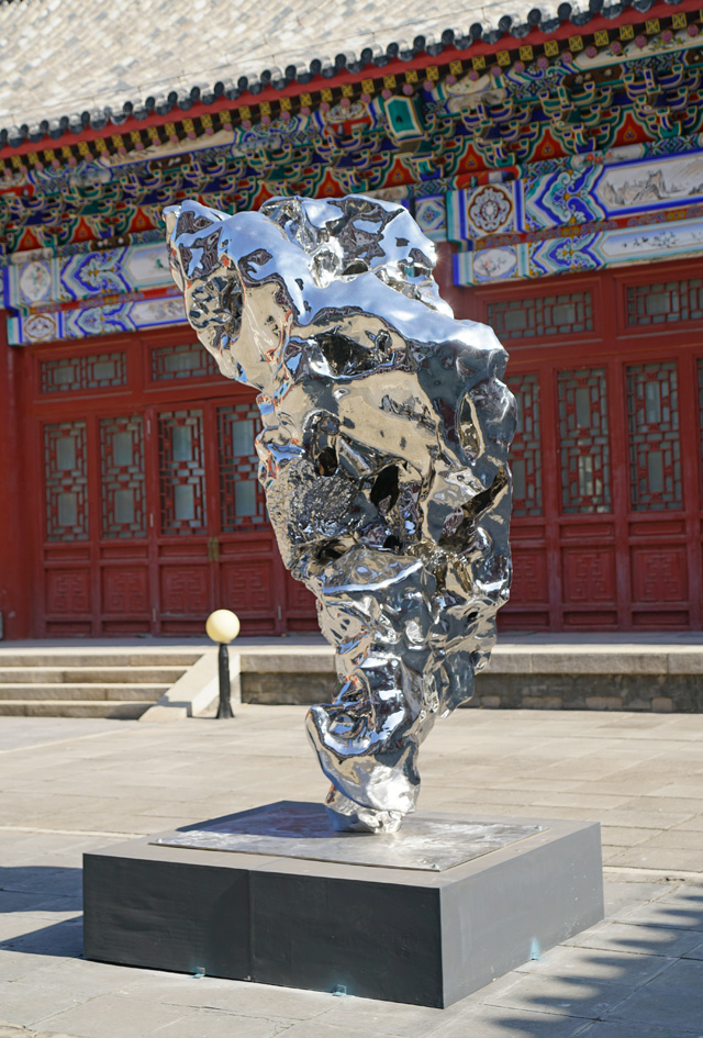 Zhan Wang. Artificial Rock No. 175, 2007-16. Stainless steel sculpture, 277 x 151 97 cm. Photograph: Miguel Benavides.