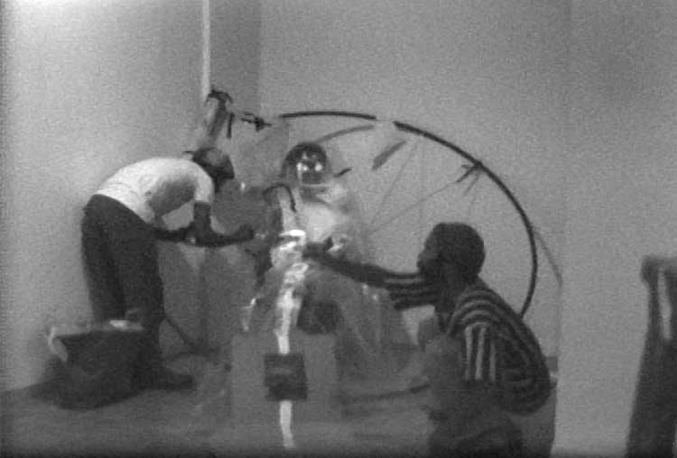 Still from video footage in the JAM Records featuring Randy Williams, Marquita Pool-Eckert, and David Hammons with Jorge Luis Rodriguez’s Circulo con cuatro esquinas (Circle with Four Corners) (1976), in Rodriguez’s exhibition Circulos, Just Above Midtown, Fifty-Seventh Street, 1976. Collection Linda Goode Bryant, New York.