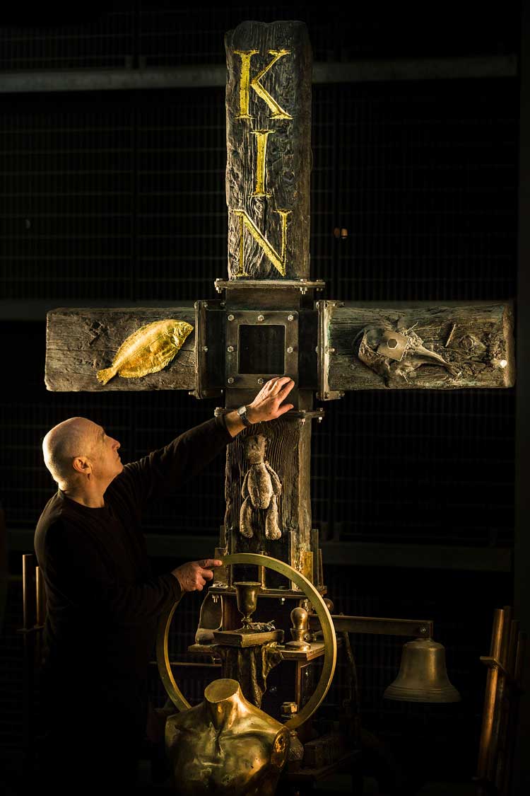 Andrew Kinghorn, Wayside Cross for a Warzone, Bronze, steel, 5 x 1.75 x 1.5m. Photo: James Glossop.