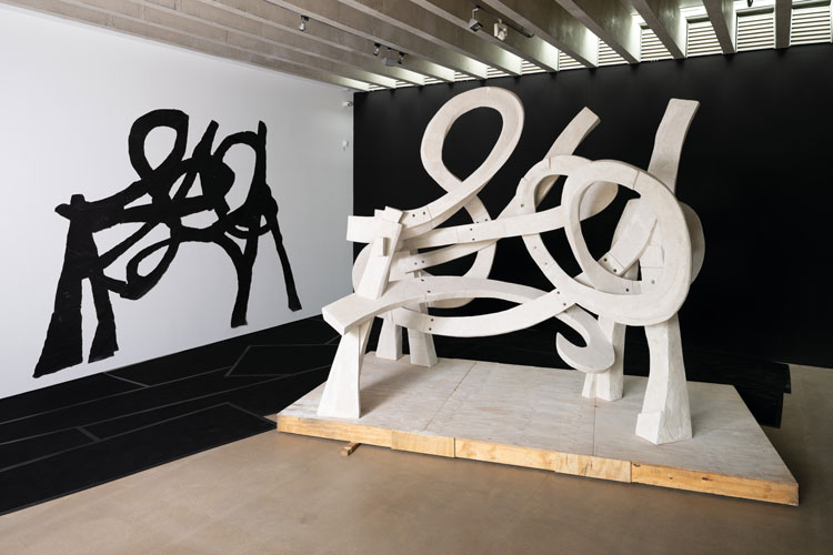 William Kentridge, Laocoön (Plaster), 2021. © William Kentridge. Courtesy Kentridge Studio, Goodman Gallery, Galleria Lia Rumma and Hauser & Wirth. Photo © Jonty Wilde, courtesy Yorkshire Sculpture Park.