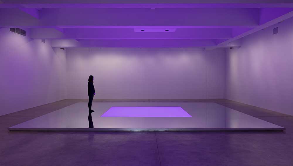 Kimsooja, To Breathe, 2015. Chromatic spectrum projection with mirror platform floor, Gallery installation, 9 x 675 x 900 cm, duration: 10 min, 32 sec. Installation view, Tanya Bonakdar Gallery, New York, 12 April – 14 June 2024. Photo: Pierre Le Hors. Courtesy the artist and Tanya Bonakdar Gallery, New York / Los Angeles.