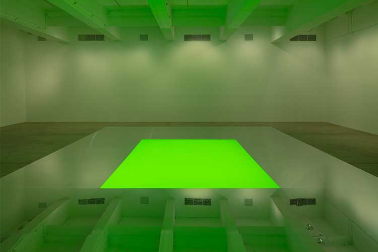 Kimsooja, To Breathe, 2015. Chromatic spectrum projection with mirror platform floor, Gallery installation, 9 x 675 x 900 cm, duration: 10 min, 32 sec. Installation view, Tanya Bonakdar Gallery, New York, 12 April – 14 June 2024. Photo: Pierre Le Hors. Courtesy the artist and Tanya Bonakdar Gallery, New York / Los Angeles.