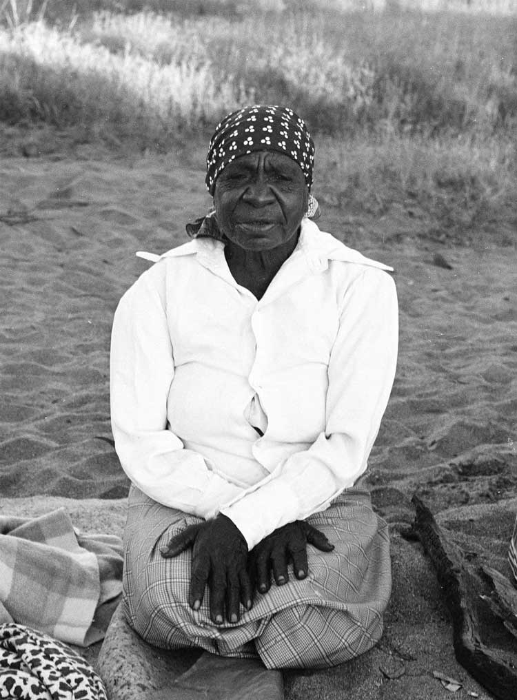 Emily Kam Kngwarray near Mparntwe / Alice Springs after the first exhibition of Utopia batiks, 1980. Photo: © Toly Sawenko, 2023.