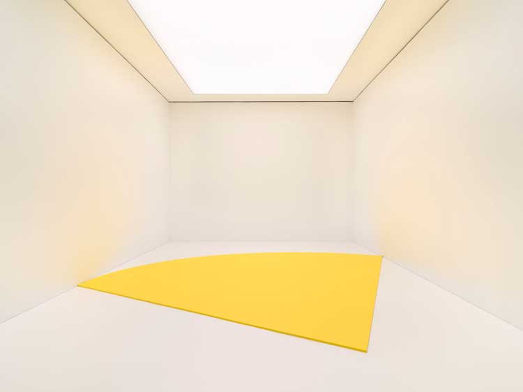 Ellsworth Kelly. Yellow Curve, 1990. Acrylic on canvas on wood, 306 x 292 x 1 in (777 x 742 x 3 cm). © Ellsworth Kelly Foundation. Photo: Ron Amstutz. Courtesy: Glenstone Museum, Potomac, Maryland.