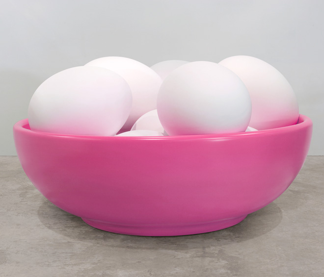 Jeff Koons. Titi, 2004-2009. Mirror-polished stainless steel with transparent colour coating, 37 7/8 x 23 13/16 x 14 7/8 in (96.2 x 60.5 x 37.8 cm). © Jeff Koons.