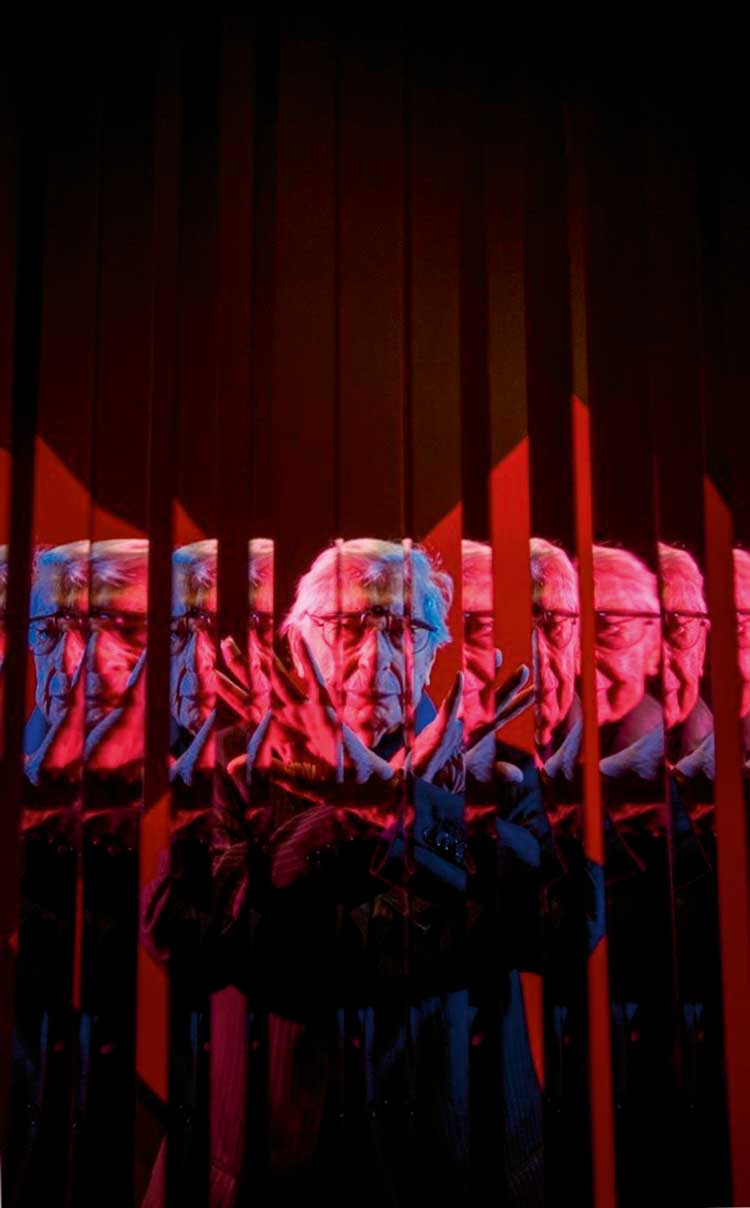 Julio Le Parc with Reflective Blades. © Atelier Le Parc