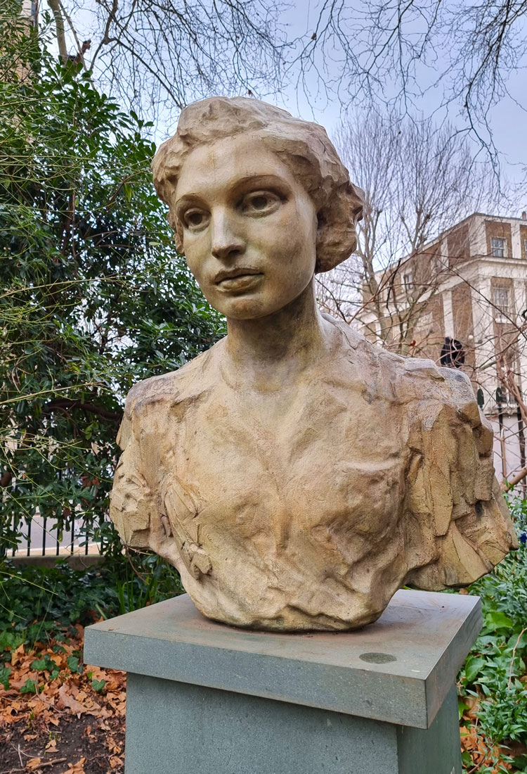 Noor Inayat Khan by Karen Newman , 2012. Bronze. Gordon Square Gardens. Photo: Juliet Rix.