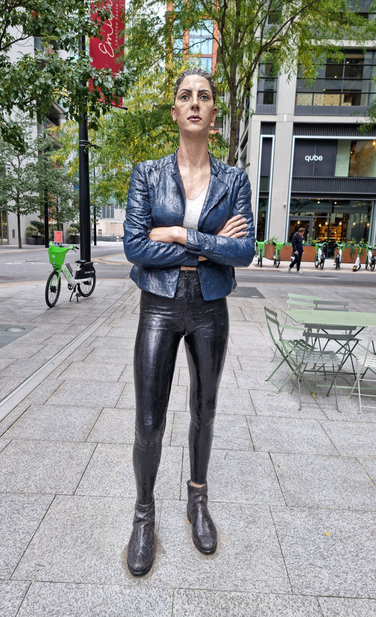 Standing Woman by Sean Henry, 2020. Canary Wharf (George St, Wood Wharf). Photo: Juliet Rix.