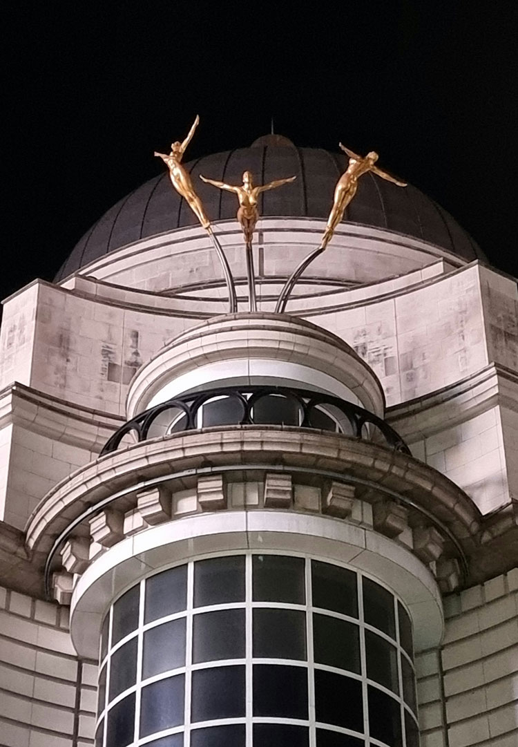 The Three Graces or Daughters of Helios by Rudy Weller, 1992. Gilded aluminium. Criterion Building, Piccadilly Circus, corner of Haymarket. Photo: Juliet Rix.