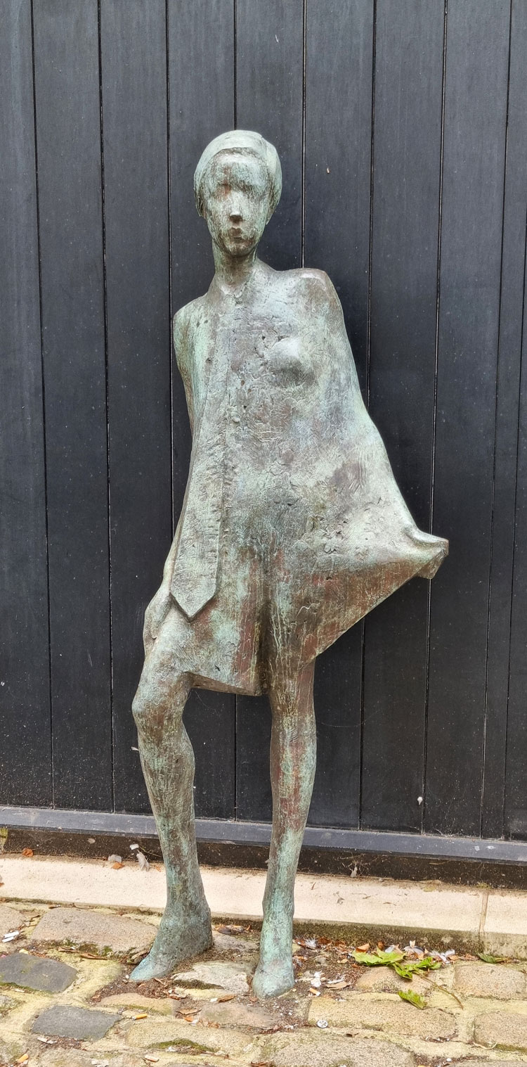 Twiggy by Neal French, 2012. Bronze. Bourdon Place. Photo: Juliet Rix.