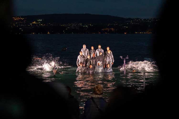 What Happens With a Dead Fish?, Lina Lapelytė, Zürcher Theater Spektakel, Zurich, 2022. Photo: Kira Kynd. Courtesy the artist.