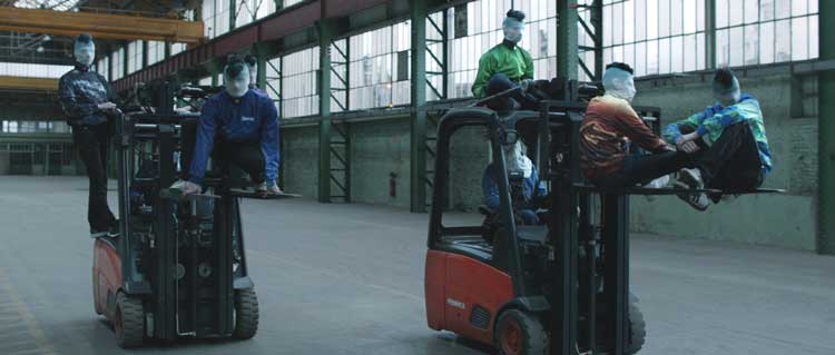 La Horde, Novaciéries, 2015. Single-channel video installation; projection wall, forklift, dance mats, video, 16 min 48 sec, colour, sound. Dimensions variable. Installation view, (LA)HORDE, JSF Berlin. Photo: Alwin Lay.