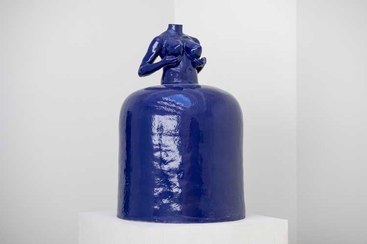 Simone Leigh, Martinique, 2022. Stoneware, 60 3/4 × 41 1/4 × 39 3/4 in (154.3 × 104.8 × 101 cm). Courtesy the artist and Matthew Marks Gallery. Photo: Timothy Schenck. © Simone Leigh.