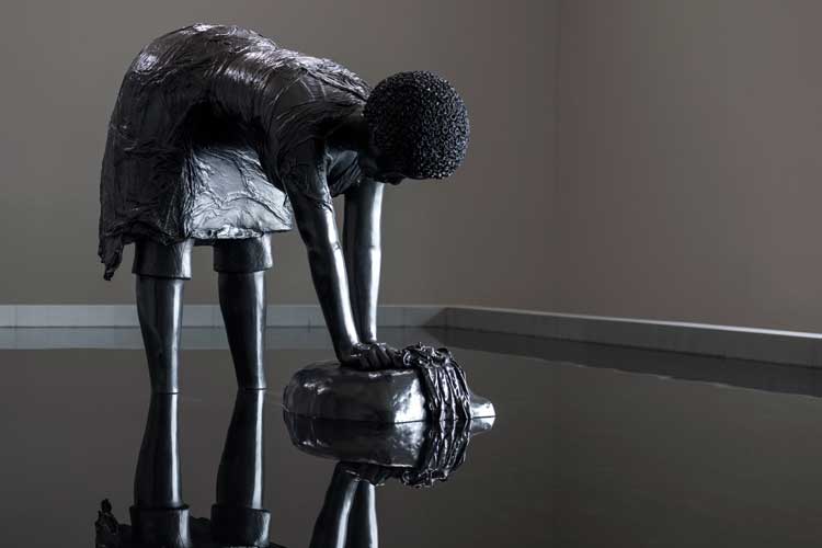 Simone Leigh, Last Garment, 2022. Bronze, steel, metal, filtration pump, and water, 54 × 58 × 27 in (137.2 × 147.3 × 68.6 cm) (sculpture); dimensions variable (pool). Installation view, Simone Leigh, the Institute of Contemporary Art/Boston, 2023. Courtesy the artist and Matthew Marks Gallery. Photo: Timothy Schenck. © Simone Leigh.