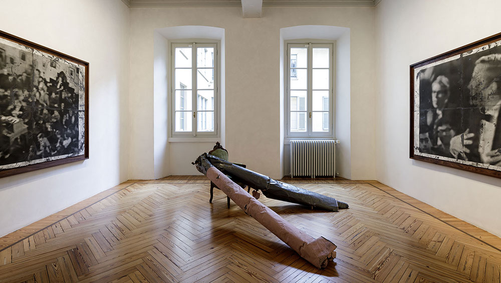 Tony Lewis: The Dangers (As Far As I Can See), installation view, Massimo De Carlo, Milan / Belgioioso, 22 January – 14 March 2020. Photo: Roberto Marossi. Courtesy Massimo De Carlo, Milan/London/Hong Kong.