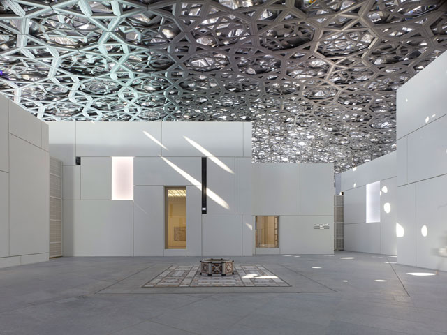Louvre Abu Dhabi, Ottoman mosaic pavement. © Louvre Abu Dhabi, Photograph: Roland Halbe.