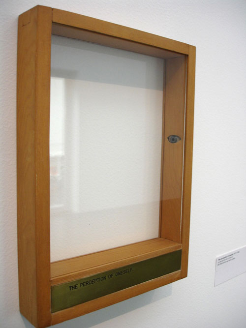 Luis Camnitzer. Perception of oneself, 1977–1980. Glass eyes, engraved brass plaque, glass and wood. 35 cm x 25.6 cm x 5 cm.