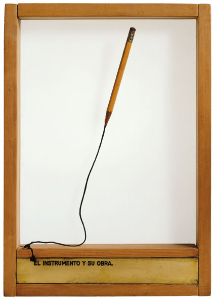 Luis Camnitzer. The instrument and its tool, 1976. Pencil, rope, engraved brass plaque, glass and wood, 35 cm x 25 cm x 5 cm. Daros Latinamerica Collection, Zurich. Photo: Peter Sch