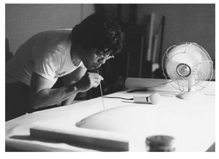 Takesada Matsutani exhaling air into vinyl adhesive, 1981. © Takesada Matsutani. Courtesy the artist and Hauser & Wirth.