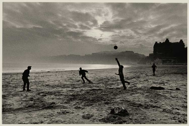 Don McCullin, Fishermen, Scarborough Beach, 1965. © Don McCullin. Courtesy the artist and Hauser & Wirth.