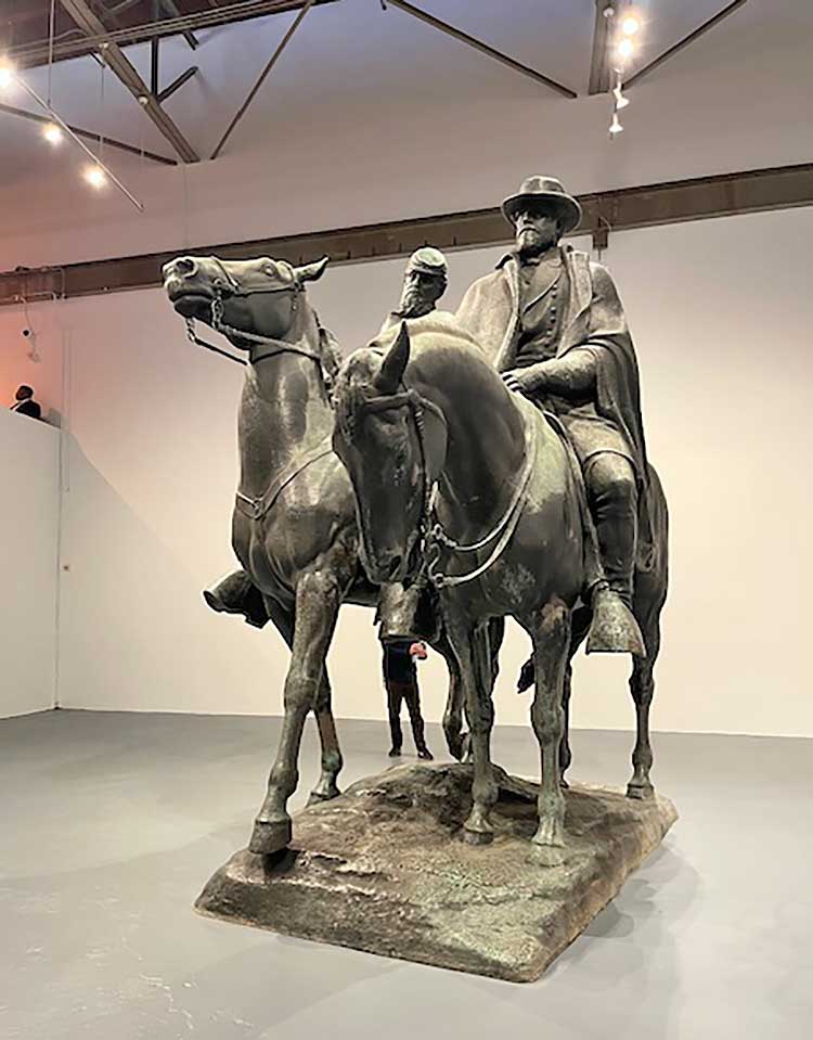 Laura Gardin Fraser, statue of generals Stonewall Jackson and Robert E Lee. Installation view, Monuments, The Geffen Contemporary at MOCA. Courtesy of The Museum of Contemporary Art (MOCA) and The Brick. Photo: Jill Spalding.