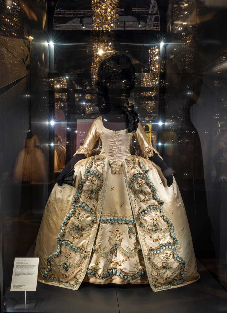 Marie Antoinette Style, installation view. © Victoria and Albert Museum, London.