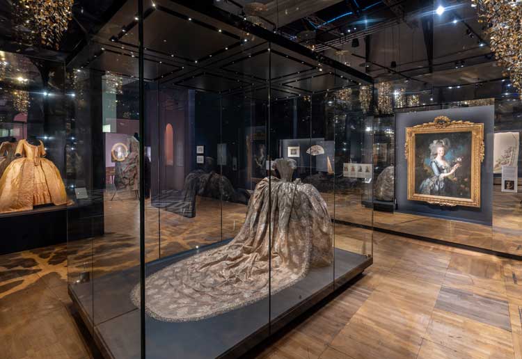 Marie Antoinette Style, installation view. © Victoria and Albert Museum, London.