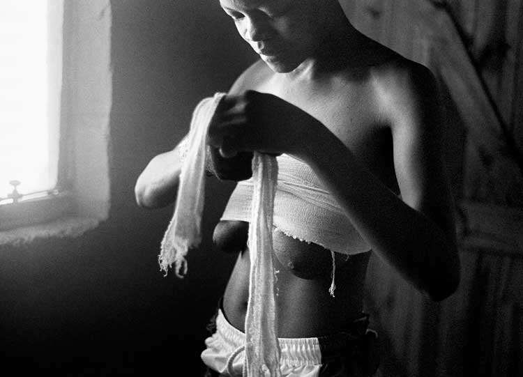 Zanele Muholi. ID Crisis, 2003. Photograph, gelatin silver print on paper, 32.5 x 48.5 cm. Courtesy of the Artist and Yancey Richardson, New York.
© Zanele Muholi