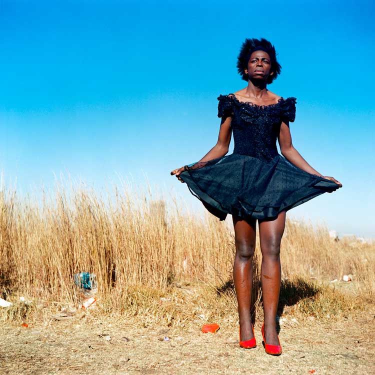 Zanele Muholi. Miss D’vine II, 2007. Lambda print, 76.5 x 76.5 cm. Courtesy of the Artist and Yancey Richardson, New York. © Zanele Muholi.