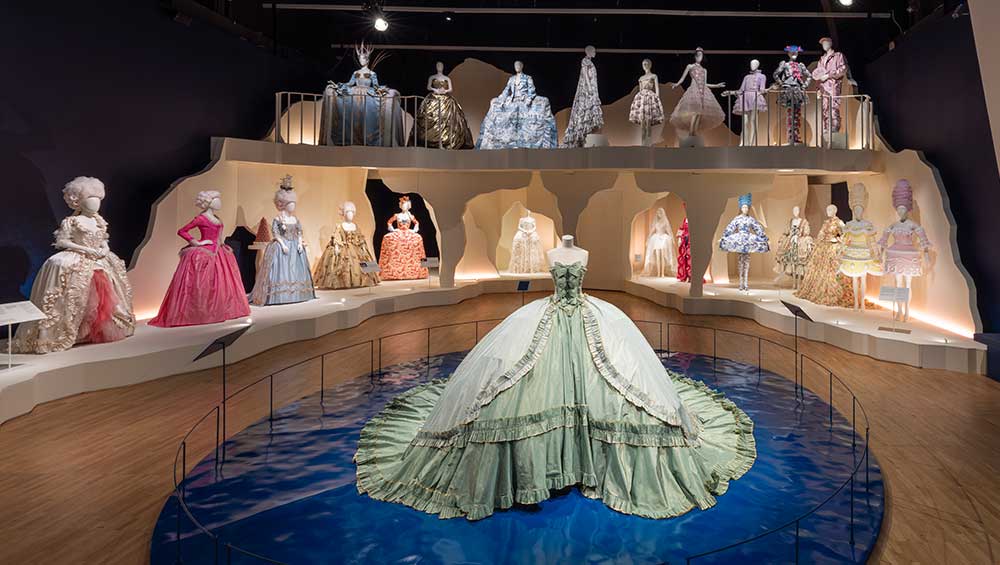 Marie Antoinette Style, installation view. © Victoria and Albert Museum, London.