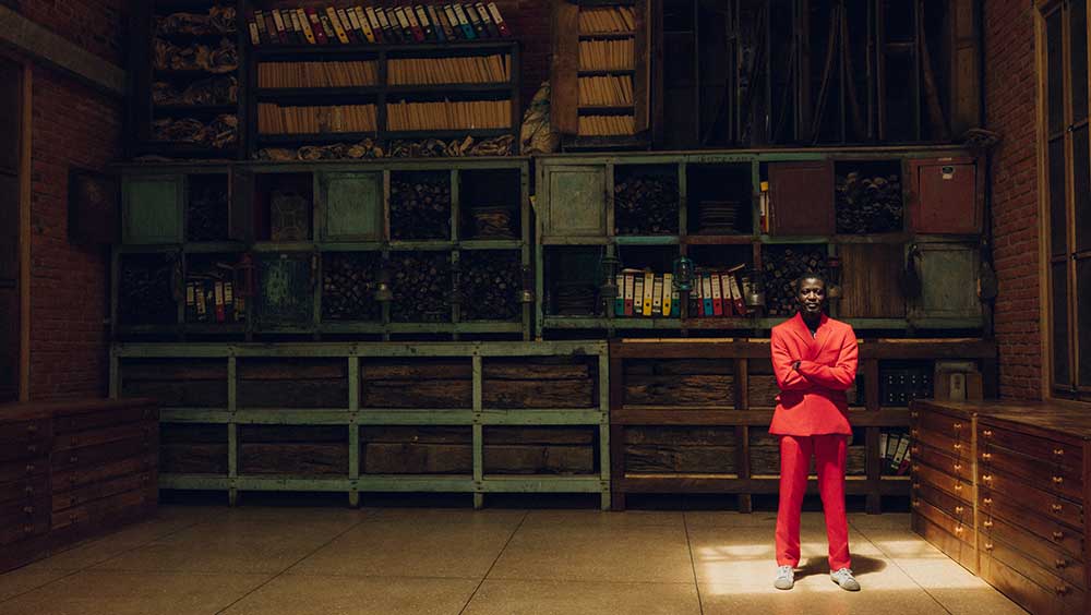 Ibrahim Mahama. Photo © Carlos Idun-Tawiah. Courtesy White Cube.