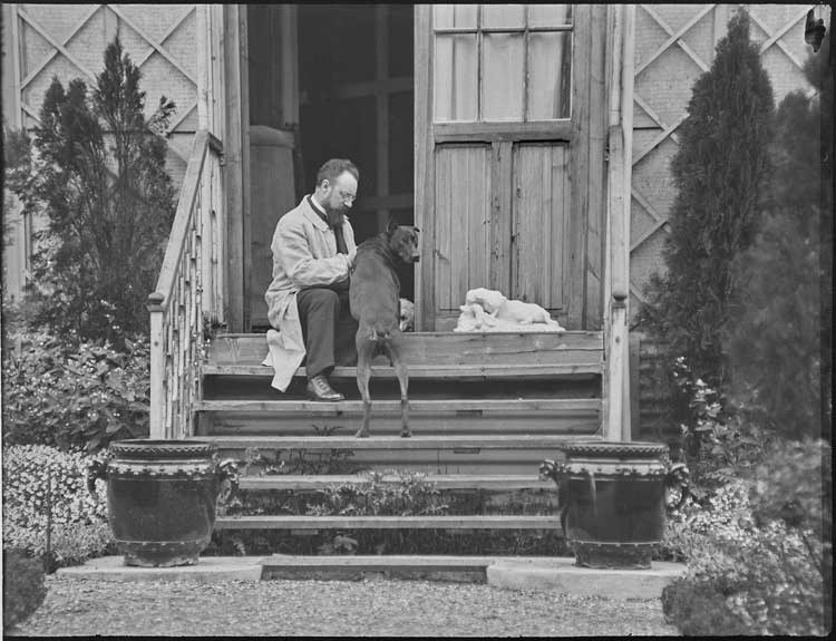 Henri Matisse, Alvin Langdon Coburn, May 1913. Digital positive from original gelatin silver negative; negative 9 x 12cm. George Eastman Museum, Rochester, N.Y., Bequest of Alvin Langdon Coburn. © 2022 Succession H. Matisse / Artists Rights Society (ARS), New York.