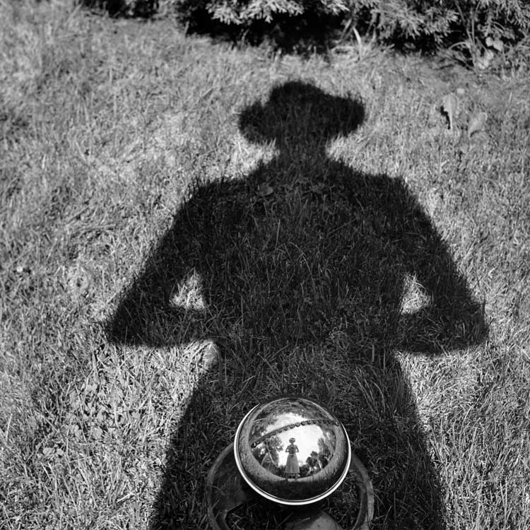 Vivian Maier, Self-Portrait, not dated. © Estate of Vivian Maier, Courtesy of Maloof Collection and Howard Greenberg Gallery, NY.
