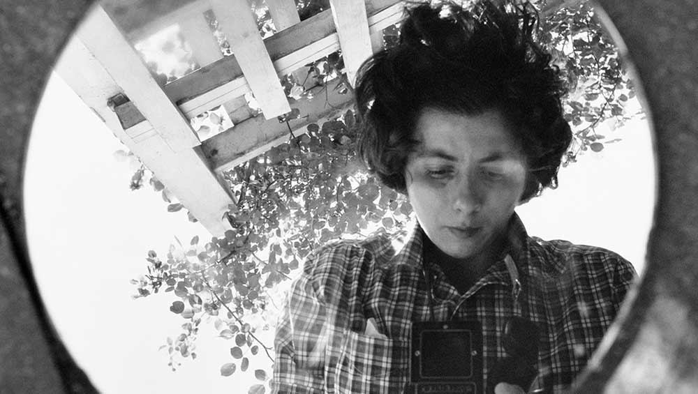 Vivian Maier, New York, December 2, 1954. © Estate of Vivian Maier, Courtesy of Maloof Collection and Howard Greenberg Gallery, NY
